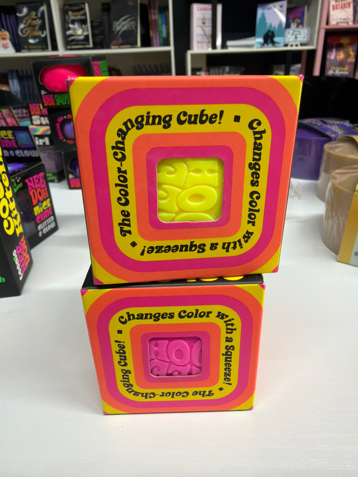 Color change CUBE NeeDoh