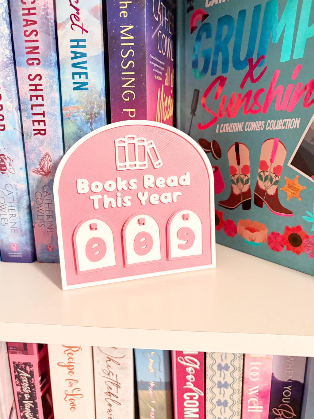 Book Tracker Bookshelf Decor: Counter with 1 set