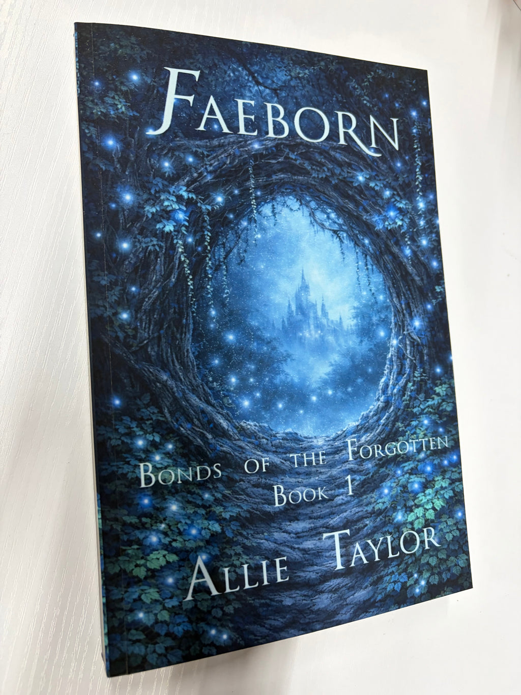 Faeborn: Bonds of the Forgotten *signed*