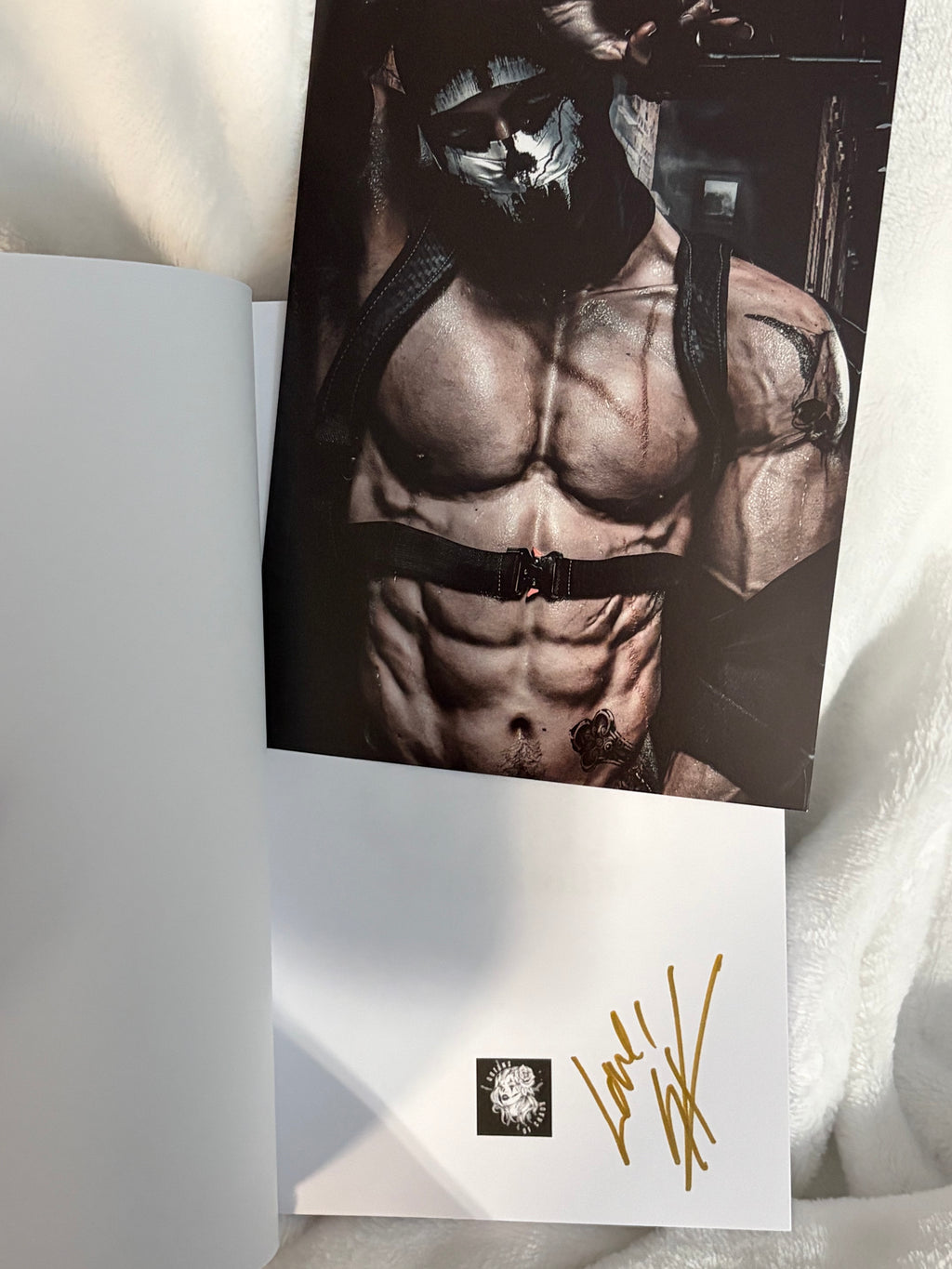 Skin *special edition signed with art*