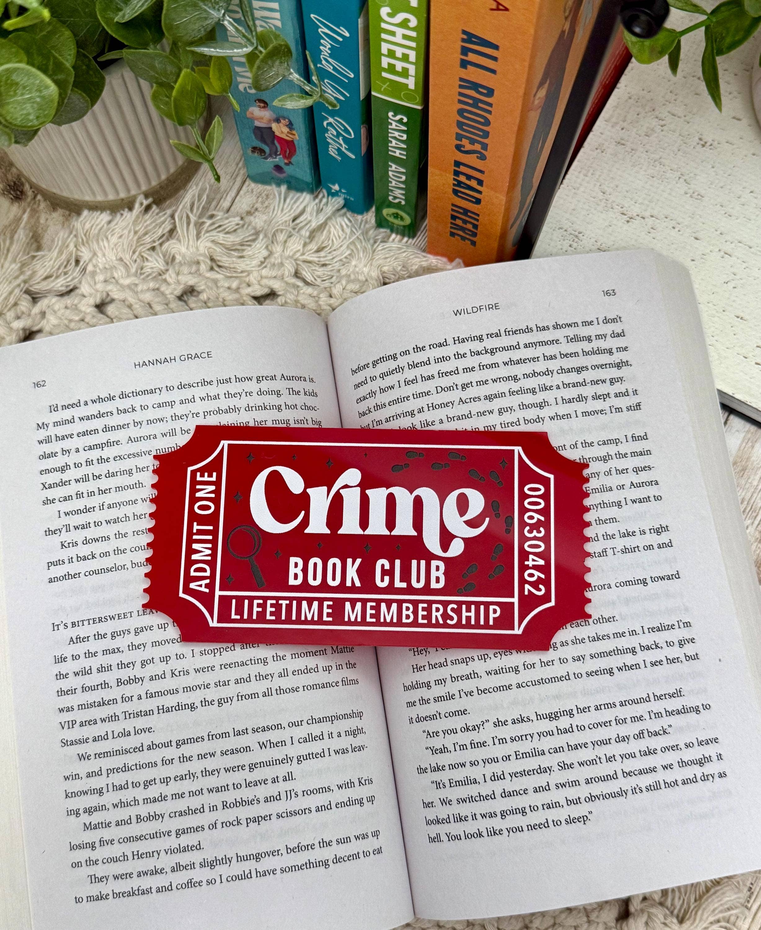 Thriller & Crime Bookshelf Decor with Reading Tickets